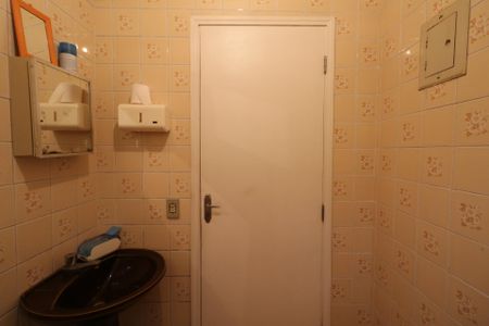 Casa à venda com 189m², 3 quartos e 2 vagas Casa à venda com 189m², 3 quartos e 2 vagasBanheiro Social 1
