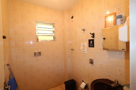 Casa à venda com 189m², 3 quartos e 2 vagas Casa à venda com 189m², 3 quartos e 2 vagasBanheiro Social 1