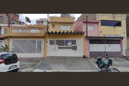 Casa à venda com 189m², 3 quartos e 2 vagas Casa à venda com 189m², 3 quartos e 2 vagasFachada