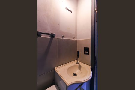 Banheiro de kitnet/studio para alugar com 1 quarto, 30m² em Mooca, São Paulo