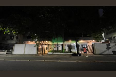 Apartamento à venda com 41m², 1 quarto e 1 vaga Apartamento à venda com 41m², 1 quarto e 1 vagaFachada
