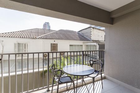 Varanda de kitnet/studio para alugar com 1 quarto, 28m² em Indianópolis, São Paulo