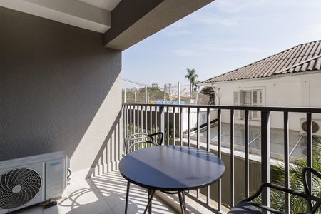 Varanda de kitnet/studio para alugar com 1 quarto, 28m² em Indianópolis, São Paulo