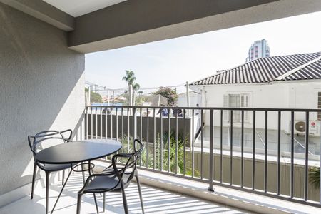 Varanda de kitnet/studio para alugar com 1 quarto, 28m² em Indianópolis, São Paulo
