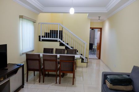 Casa à venda com 153m², 3 quartos e 4 vagas Casa à venda com 153m², 3 quartos e 4 vagassala