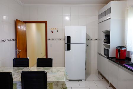 Casa à venda com 153m², 3 quartos e 4 vagas Casa à venda com 153m², 3 quartos e 4 vagasCozinha