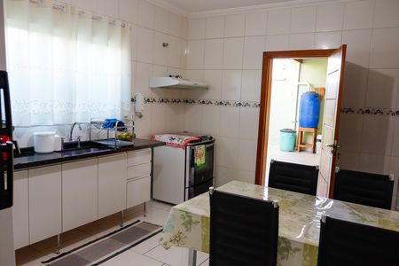 Casa à venda com 153m², 3 quartos e 4 vagas Casa à venda com 153m², 3 quartos e 4 vagasCozinha