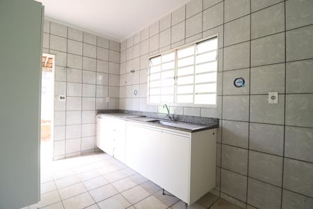 Cozinha de casa para alugar com 3 quartos, 130m² em Santa Mônica, Uberlândia