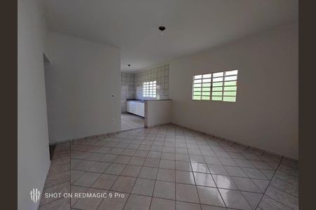 Casa para alugar com 130m², 3 quartos e 3 vagas Casa para alugar com 130m², 3 quartos e 3 vagasSala