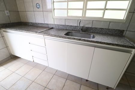 Cozinha de casa para alugar com 3 quartos, 130m² em Santa Mônica, Uberlândia