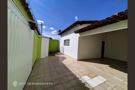 Casa para alugar com 130m², 3 quartos e 3 vagas Casa para alugar com 130m², 3 quartos e 3 vagasÁrea externa