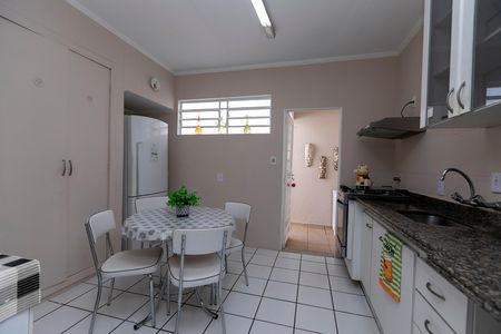 Casa para alugar com 230m², 4 quartos e 1 vagaCOZINHA