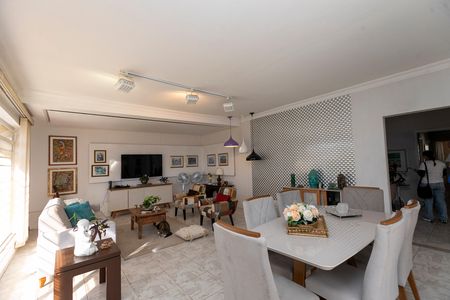 Casa para alugar com 230m², 4 quartos e 1 vagaSALA PARA DOIS AMBIENTES
