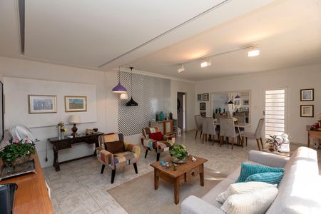 Casa para alugar com 230m², 4 quartos e 1 vagaSALA PARA DOIS AMBIENTES