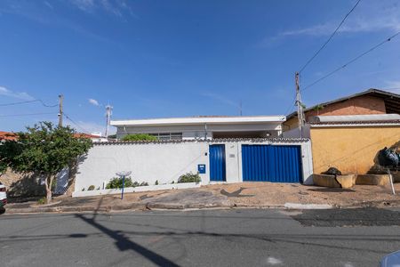 Casa para alugar com 230m², 4 quartos e 1 vagaFRENTE DO IMÓVEL