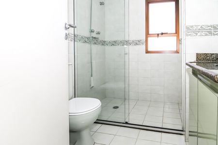 Apartamento à venda com 216m², 4 quartos e 3 vagas Apartamento à venda com 216m², 4 quartos e 3 vagasBanheiro da Suíte 2