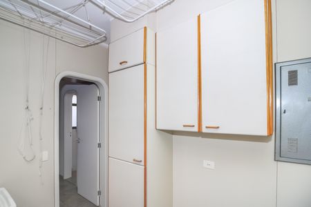 Apartamento à venda com 216m², 4 quartos e 3 vagas Apartamento à venda com 216m², 4 quartos e 3 vagasÁrea de Serviço