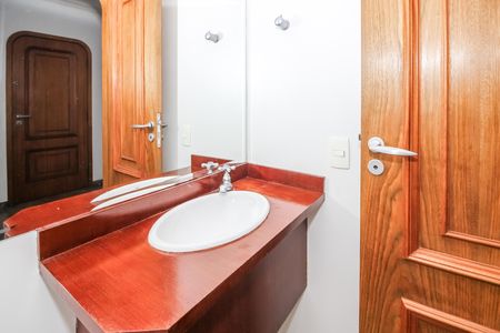 Apartamento à venda com 216m², 4 quartos e 3 vagas Apartamento à venda com 216m², 4 quartos e 3 vagasLavabo