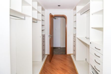Apartamento à venda com 216m², 4 quartos e 3 vagas Apartamento à venda com 216m², 4 quartos e 3 vagasSuíte 1