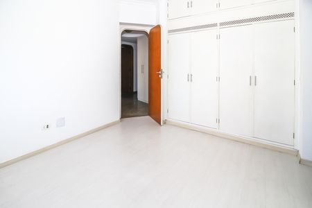 Apartamento à venda com 216m², 4 quartos e 3 vagas Apartamento à venda com 216m², 4 quartos e 3 vagasSuíte 2