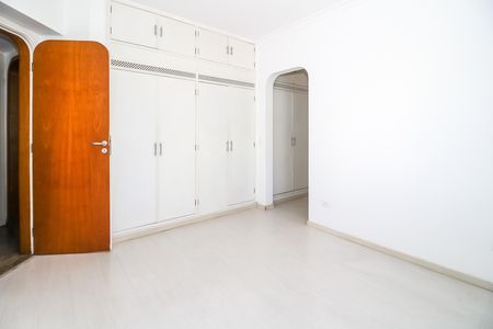 Apartamento à venda com 216m², 4 quartos e 3 vagas Apartamento à venda com 216m², 4 quartos e 3 vagasSuíte 2