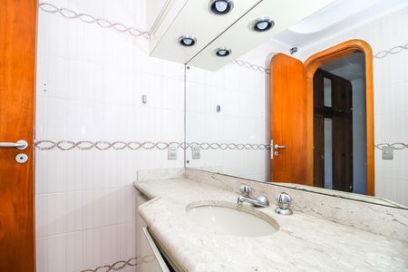 Apartamento à venda com 216m², 4 quartos e 3 vagas Apartamento à venda com 216m², 4 quartos e 3 vagasBanheiro da Suíte 3
