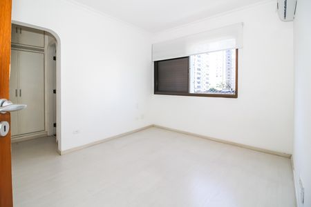 Apartamento à venda com 216m², 4 quartos e 3 vagas Apartamento à venda com 216m², 4 quartos e 3 vagasSuíte 2