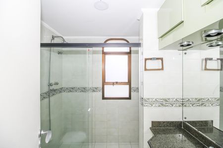 Apartamento à venda com 216m², 4 quartos e 3 vagas Apartamento à venda com 216m², 4 quartos e 3 vagasBanheiro da Suíte 2