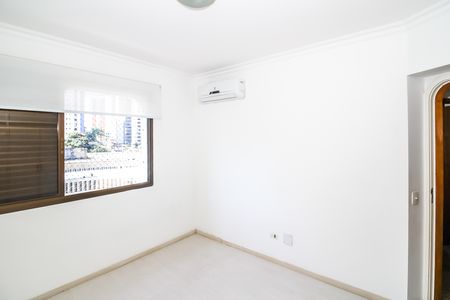 Apartamento à venda com 216m², 4 quartos e 3 vagas Apartamento à venda com 216m², 4 quartos e 3 vagasSuíte 2