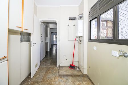 Apartamento à venda com 216m², 4 quartos e 3 vagas Apartamento à venda com 216m², 4 quartos e 3 vagasÁrea de Serviço