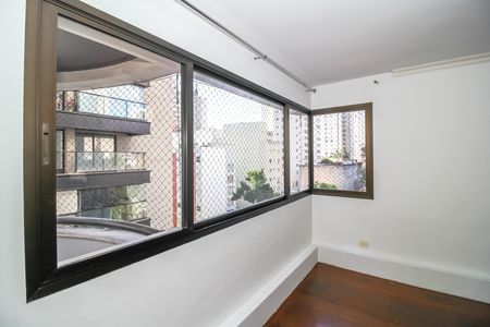 Apartamento à venda com 216m², 4 quartos e 3 vagas Apartamento à venda com 216m², 4 quartos e 3 vagasSala
