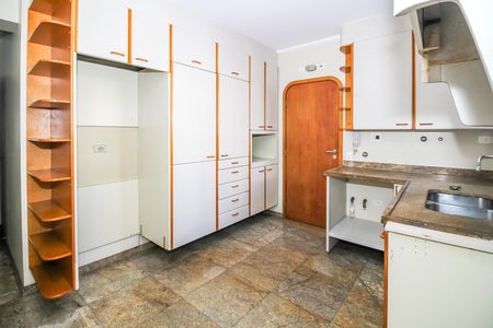 Apartamento à venda com 216m², 4 quartos e 3 vagas Apartamento à venda com 216m², 4 quartos e 3 vagasCozinha