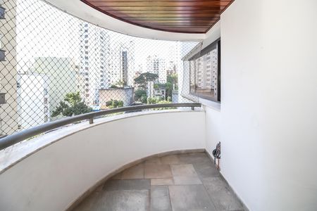 Apartamento à venda com 216m², 4 quartos e 3 vagas Apartamento à venda com 216m², 4 quartos e 3 vagasVaranda