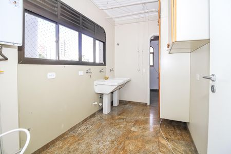 Apartamento à venda com 216m², 4 quartos e 3 vagas Apartamento à venda com 216m², 4 quartos e 3 vagasÁrea de Serviço