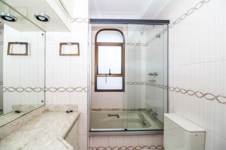 Apartamento à venda com 216m², 4 quartos e 3 vagas Apartamento à venda com 216m², 4 quartos e 3 vagasBanheiro da Suíte 3