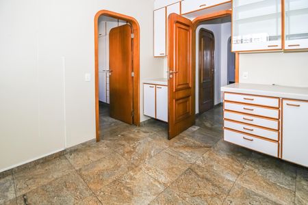 Apartamento à venda com 216m², 4 quartos e 3 vagas Apartamento à venda com 216m², 4 quartos e 3 vagasCopa