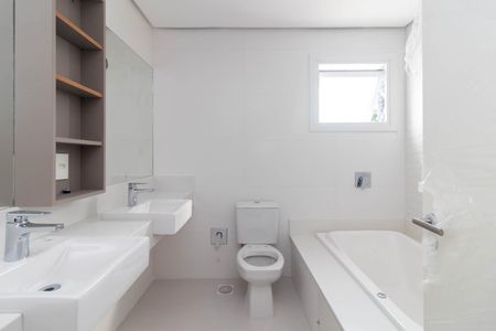 Apartamento para alugar com 350m², 3 quartos e 4 vagas Apartamento para alugar com 350m², 3 quartos e 4 vagasBanheiro do Quarto 3