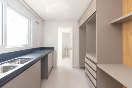 Apartamento para alugar com 350m², 3 quartos e 4 vagas Apartamento para alugar com 350m², 3 quartos e 4 vagasCozinha e Área de Serviço