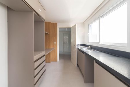 Apartamento para alugar com 350m², 3 quartos e 4 vagas Apartamento para alugar com 350m², 3 quartos e 4 vagasCozinha e Área de Serviço