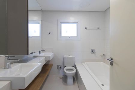 Apartamento para alugar com 350m², 3 quartos e 4 vagas Apartamento para alugar com 350m², 3 quartos e 4 vagasBanheiro do Quarto 3