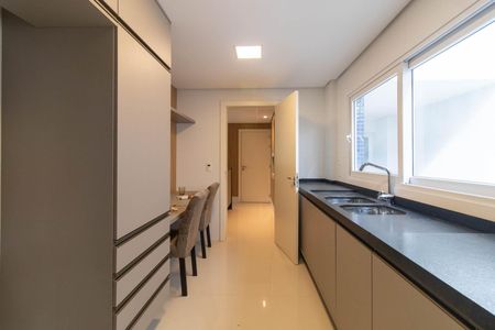 Apartamento para alugar com 350m², 3 quartos e 4 vagas Apartamento para alugar com 350m², 3 quartos e 4 vagasCozinha e Área de Serviço