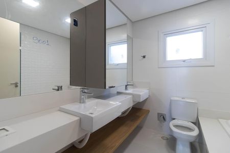 Apartamento para alugar com 350m², 3 quartos e 4 vagas Apartamento para alugar com 350m², 3 quartos e 4 vagasBanheiro do Quarto 3