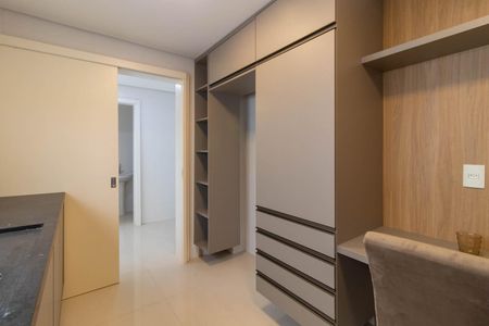 Apartamento para alugar com 350m², 3 quartos e 4 vagas Apartamento para alugar com 350m², 3 quartos e 4 vagasCozinha e Área de Serviço