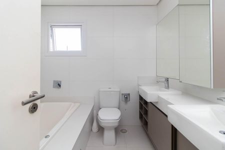 Apartamento para alugar com 350m², 3 quartos e 4 vagas Apartamento para alugar com 350m², 3 quartos e 4 vagasBanheiro do Quarto 3