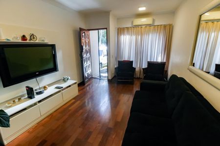Casa de condomínio à venda com 110m², 2 quartos e 2 vagas Casa de condomínio à venda com 110m², 2 quartos e 2 vagasSala