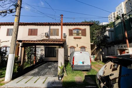 Casa de condomínio à venda com 110m², 2 quartos e 2 vagas Casa de condomínio à venda com 110m², 2 quartos e 2 vagasFachada
