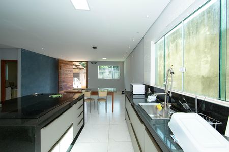 Casa para alugar com 120m², 3 quartos e 2 vagas Casa para alugar com 120m², 3 quartos e 2 vagasCOZINHA
