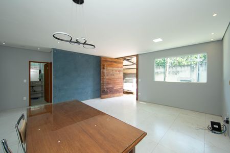 Casa para alugar com 120m², 3 quartos e 2 vagas Casa para alugar com 120m², 3 quartos e 2 vagasSALA