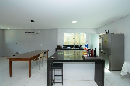 Casa para alugar com 120m², 3 quartos e 2 vagas Casa para alugar com 120m², 3 quartos e 2 vagasCOZINHA