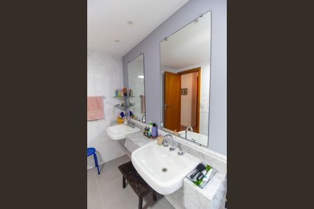 Apartamento à venda com 180m², 4 quartos e 2 vagas Apartamento à venda com 180m², 4 quartos e 2 vagasBanheiro da Suíte 2